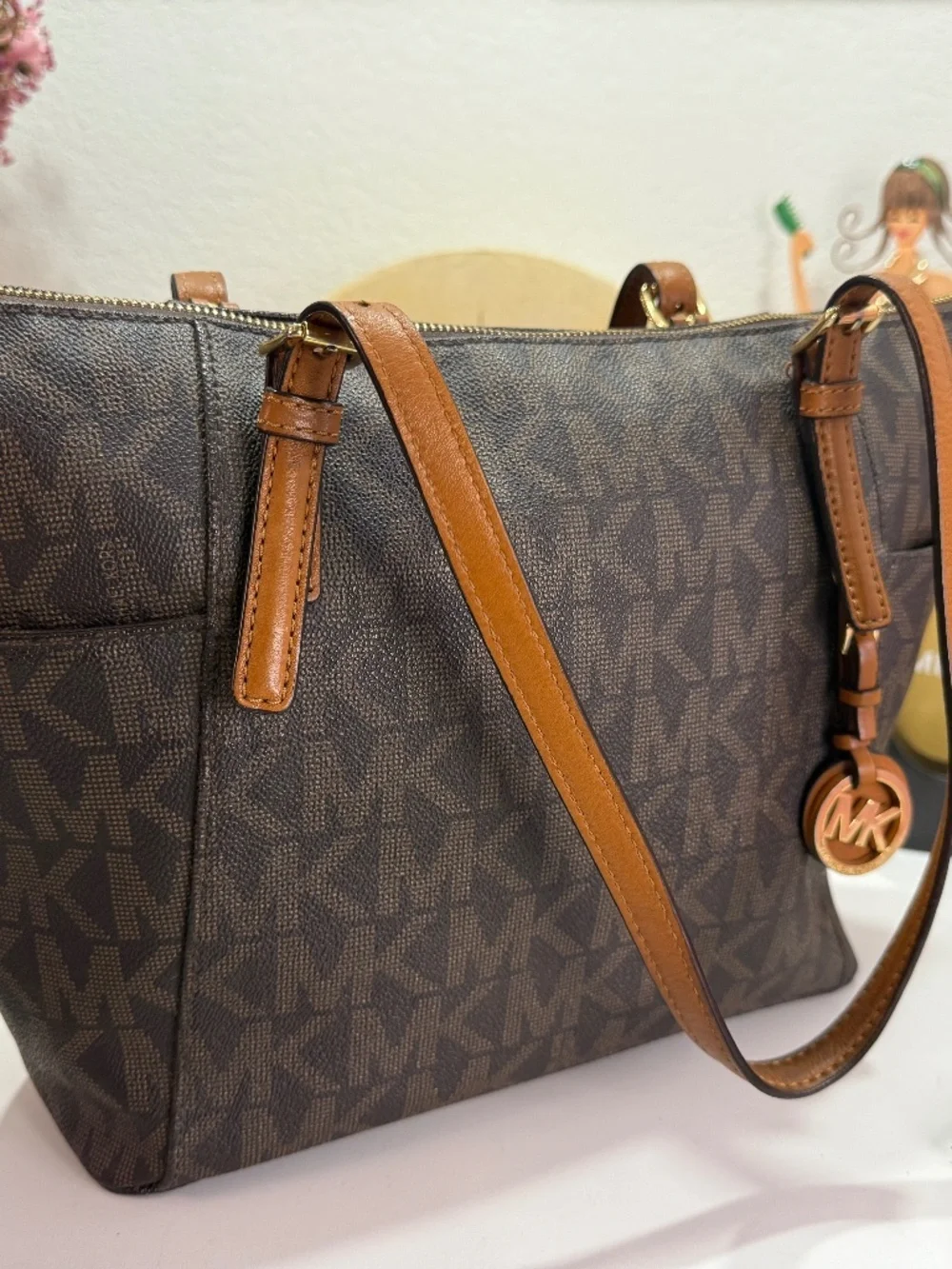 CHIC MICHAEL KORS BROWM MONOGRAM TOTE BAG! (W/MK FOB)